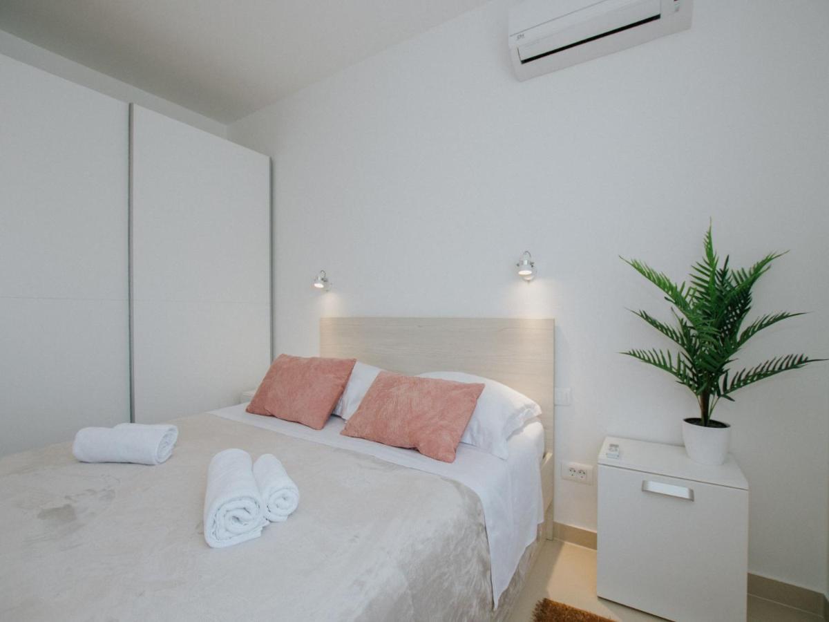Luxury Apartment Di トロギール エクステリア 写真